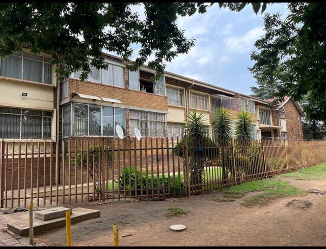 2 BEDROOM APARTMENT FOR SALE IN VANDERBIJLPARK CW 3